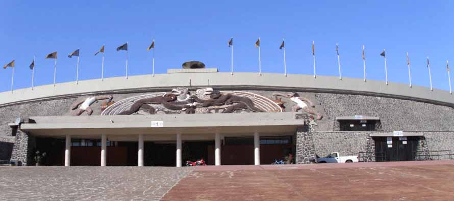 estadio olimpico universitario entrance