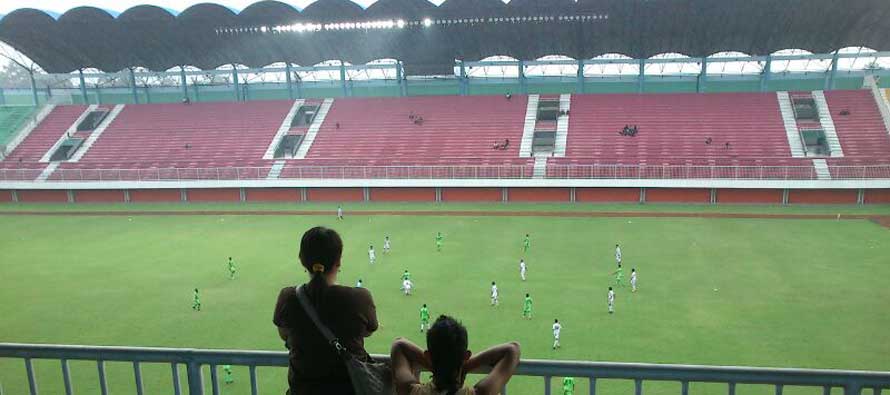 Fans touring Maguwoharjo stadium